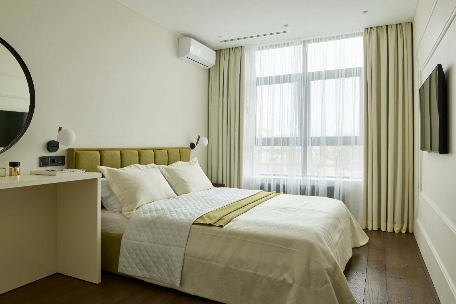 A hotel room with two beds